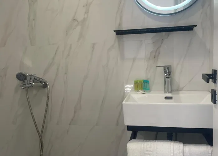 Sunshine And Капсульный отель *